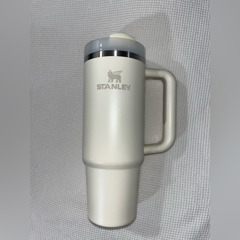 Off white color Stanley Quencher Tumbler 30 oz NO STRAW - SEE PHOTOS/DESCRIPTION